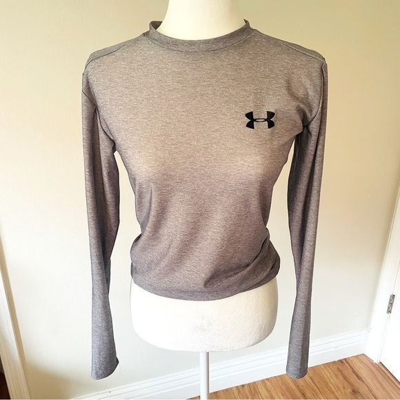 Under Armour Gray Top Shirt Women Size S Perfect for Ski, Sun, Pool, Hiking - Picture 2 of 8